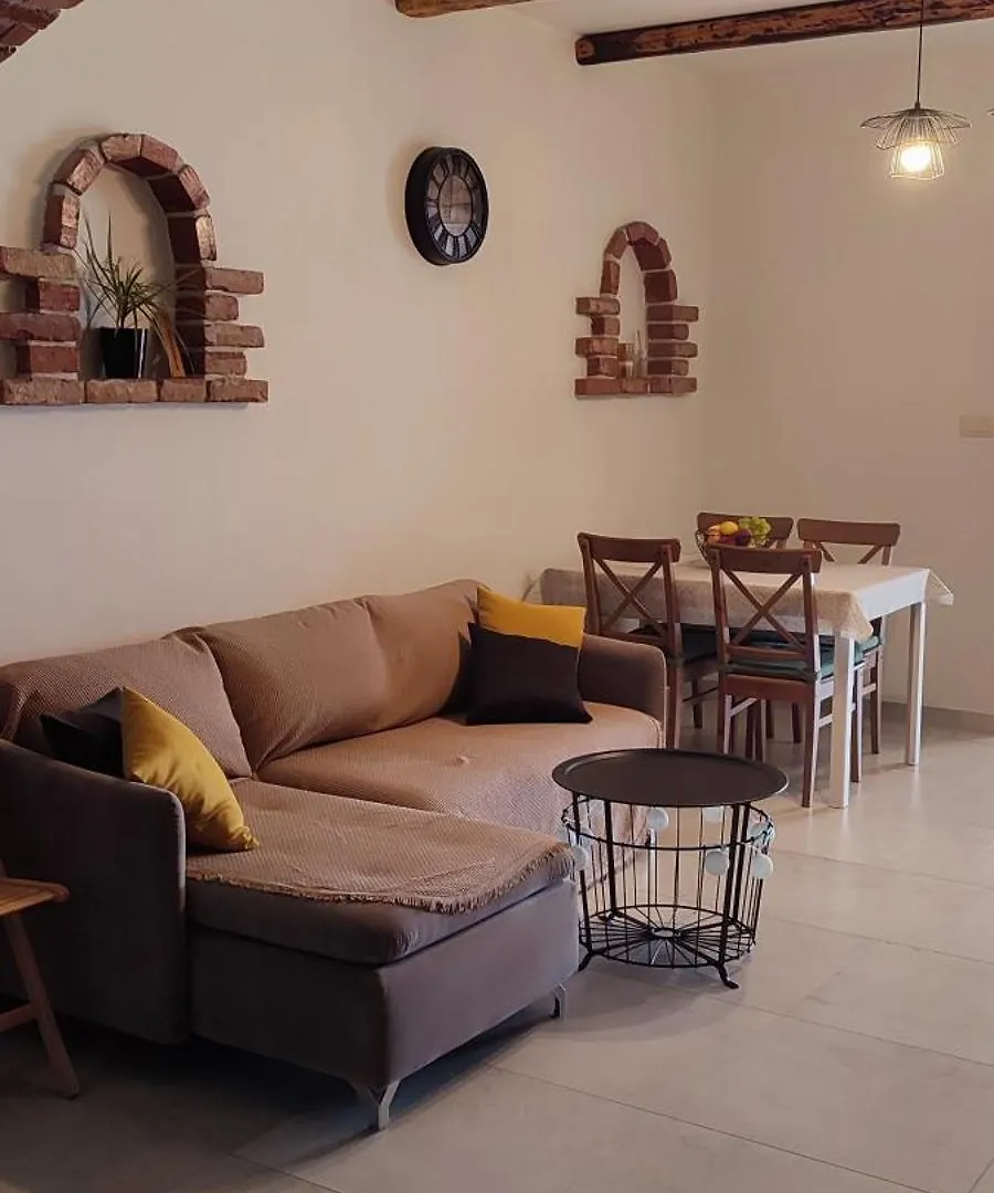 Apartments Tinjarosa Mundanije